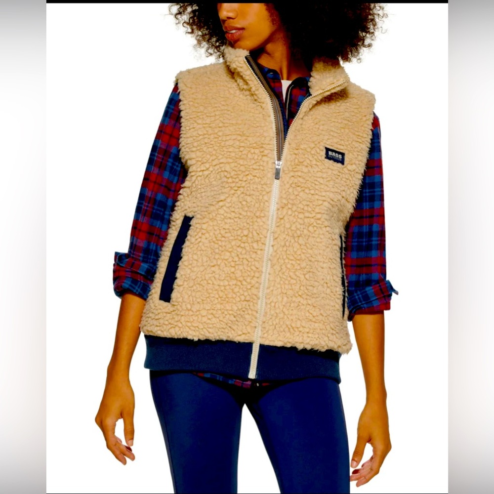 NWT: Fun outdoor hiking Vest.#32